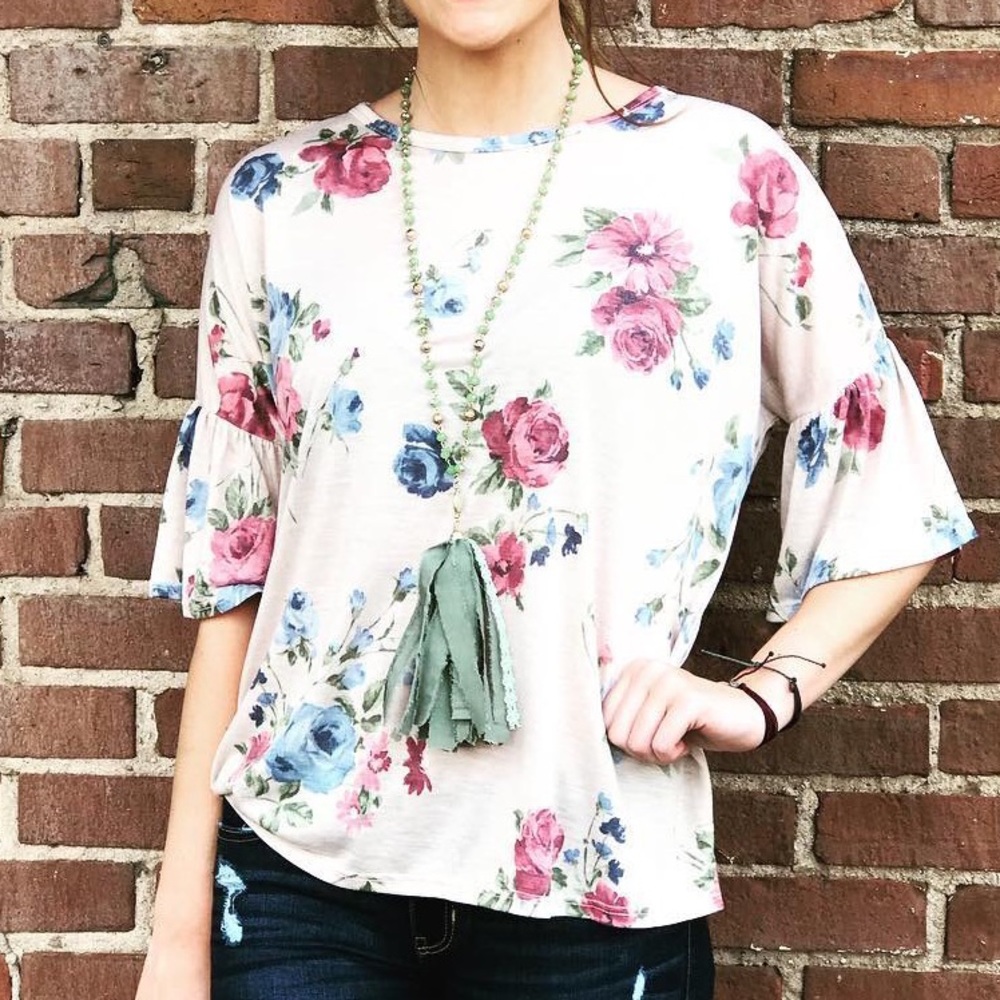 Cream floral ruffle sleeve top NEW Boutique